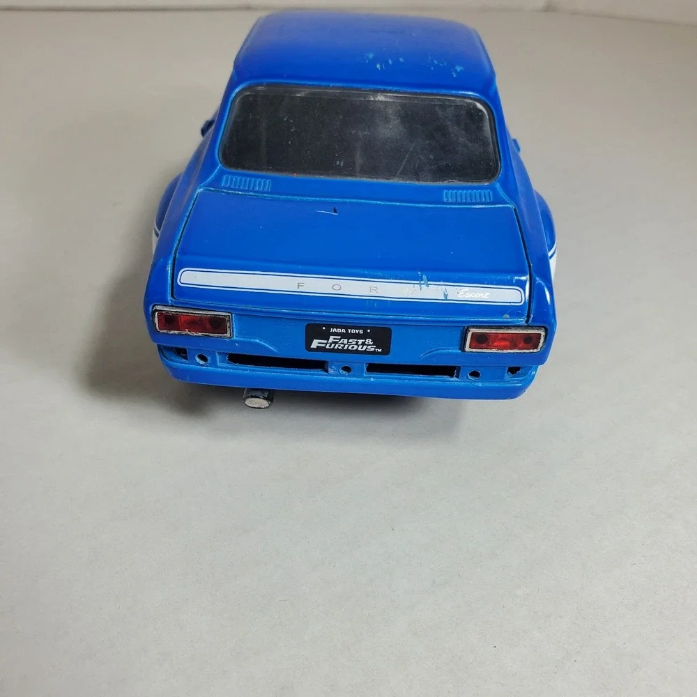 Jada Toys 1:24 Scale 1974‎ Ford Escort  Die-Cast Model Car Blue. Missing Parts